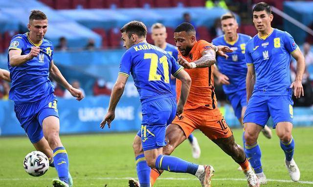 包含法国客场战平俄罗斯，欧预赛小组领先优势缩小的词条