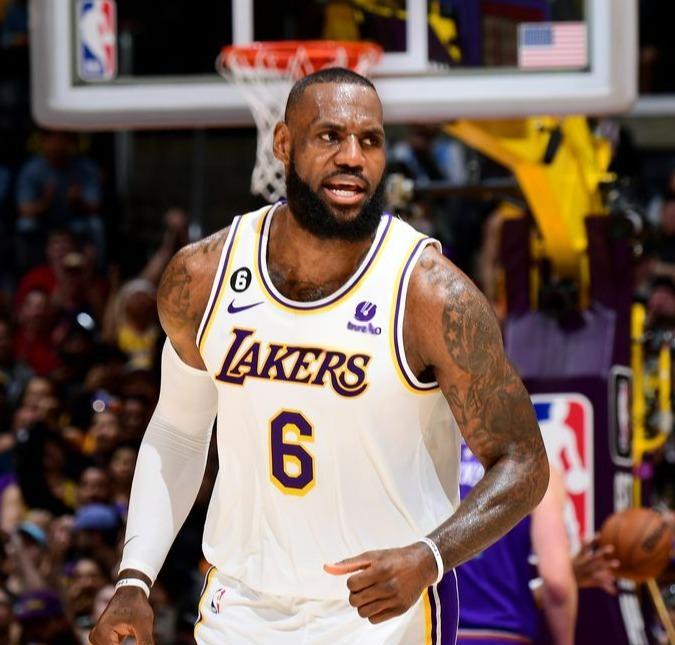 湖人再胜爵士,继续领跑西部战局 湖人再胜爵士,继续领跑西部战局