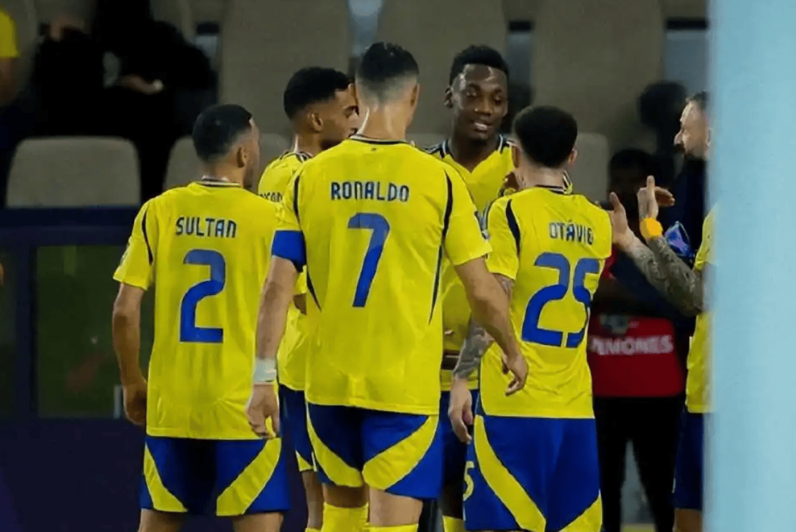 手足相争的球队较量,胜者笑傲赛场 手足相争的球队较量,胜者笑傲赛场