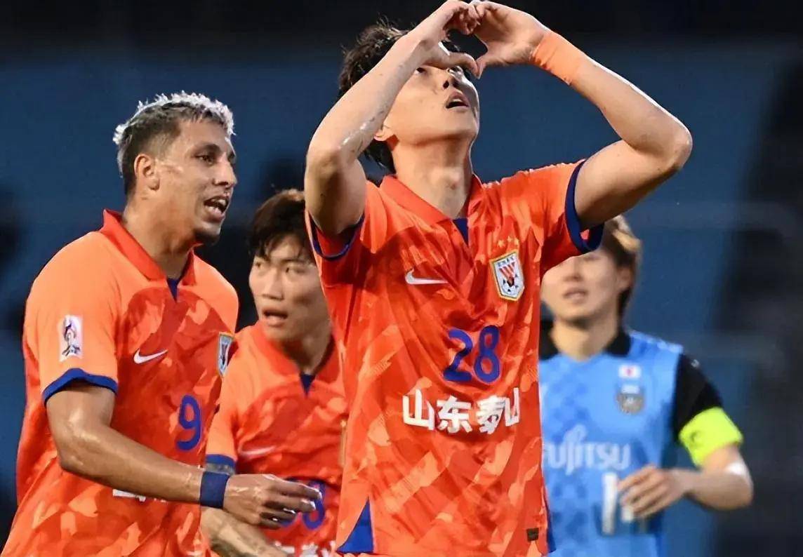 包含鲁能客战力挽狂澜，成功登上中超榜首！的词条