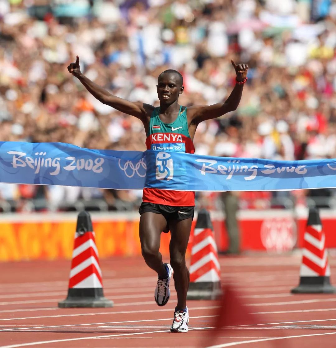 摩洛哥选手突破自我极限，喜捧田径铜牌