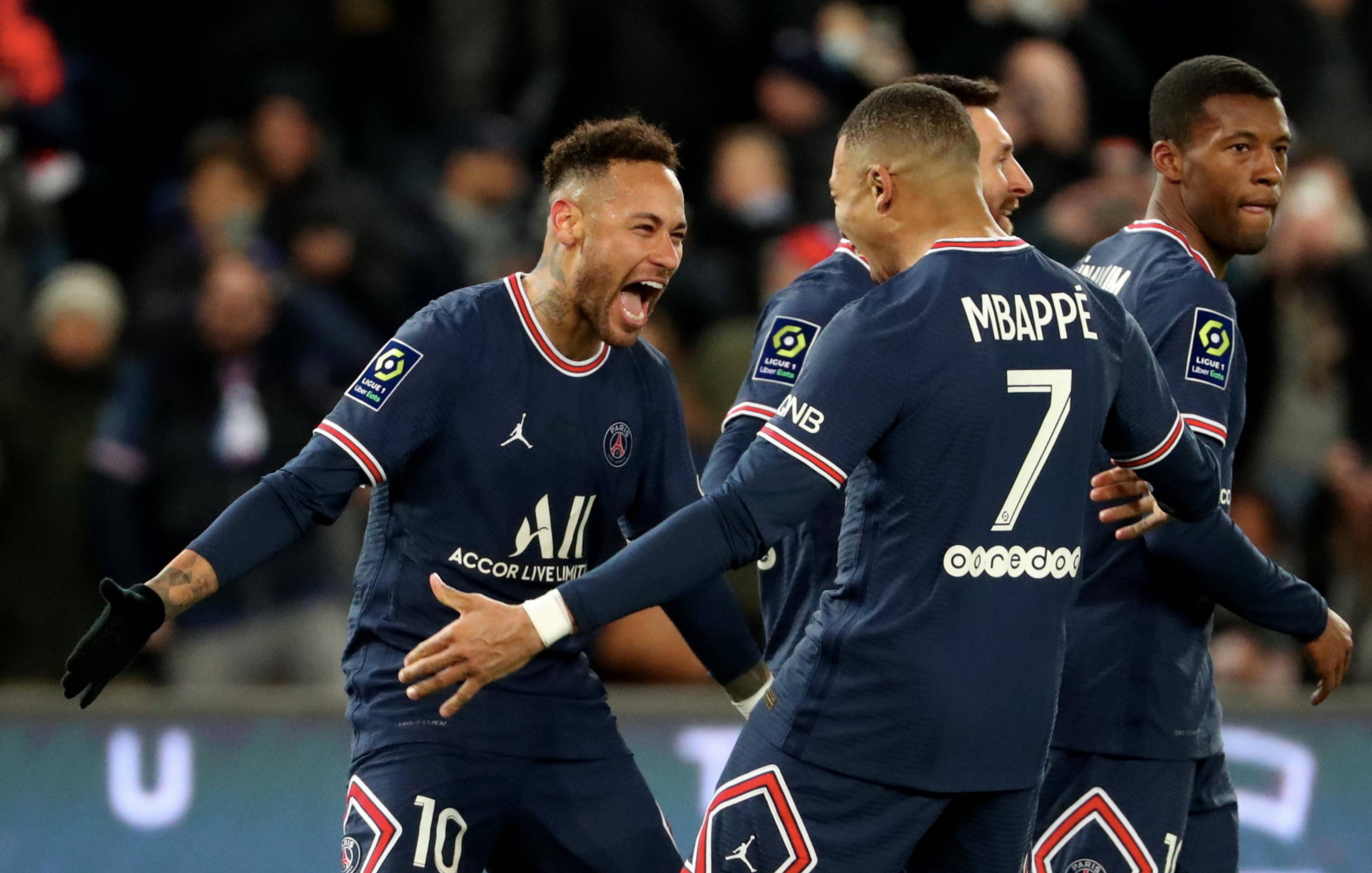 巴黎主场击败尼姆，继续紧追积分榜领头羊的简单介绍