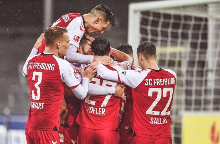 关于沙尔克欲主场击败比勒费尔德,提升排名的信息 关于沙尔克欲主场击败比勒费尔德,提升排名的信息