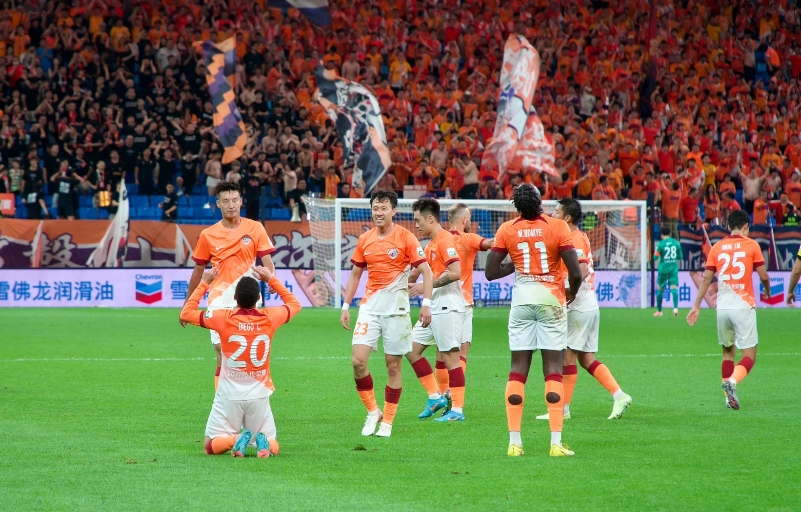 FB体育注册网址-中超联赛新亮点频现，球迷热情高涨的简单介绍