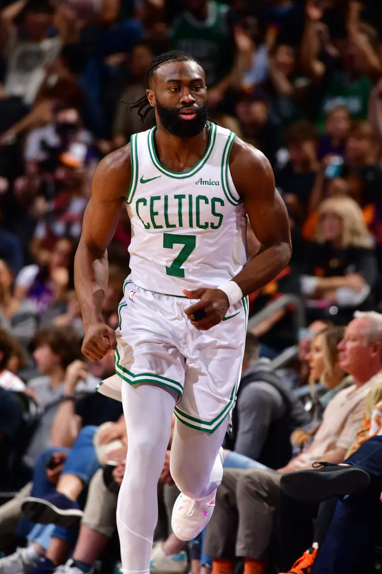 FB体育官方网站-绿衫军队新赛季目标锁定季后赛，士气高昂的简单介绍