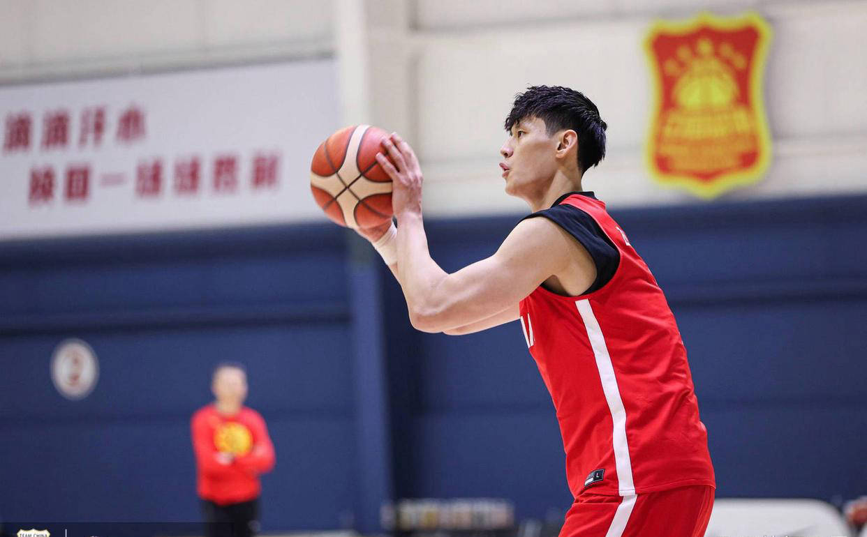 FB体育-比赛前球员训练状态良好备战充分