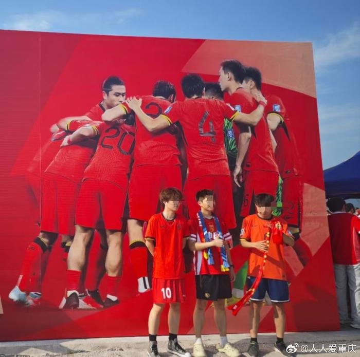 国内足球赛事引爆热议,球迷热情高涨 国内足球赛事引爆热议,球迷热情高涨