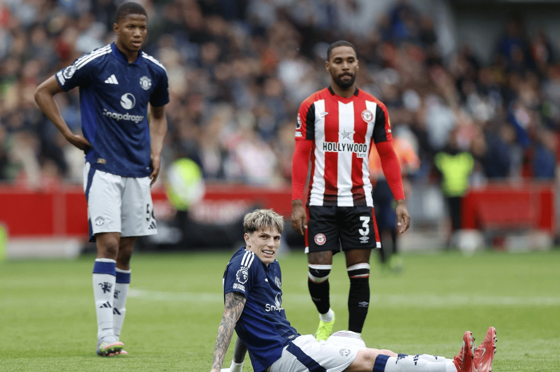 包含曼联客场不敌狼队，遭遇联赛六轮不胜的词条