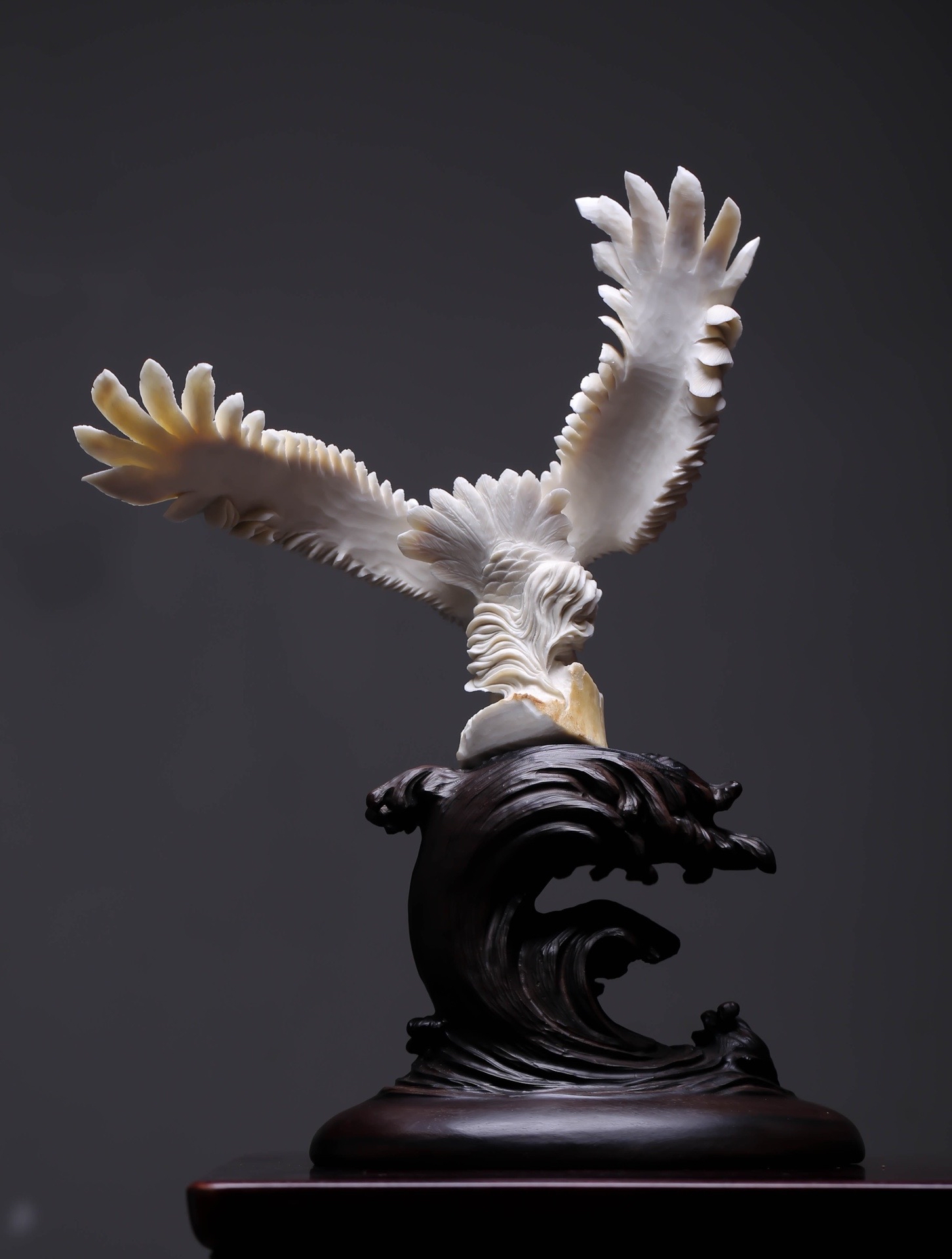 FB体育-雄鹿迎战老鹰，稳定发挥轻松获胜