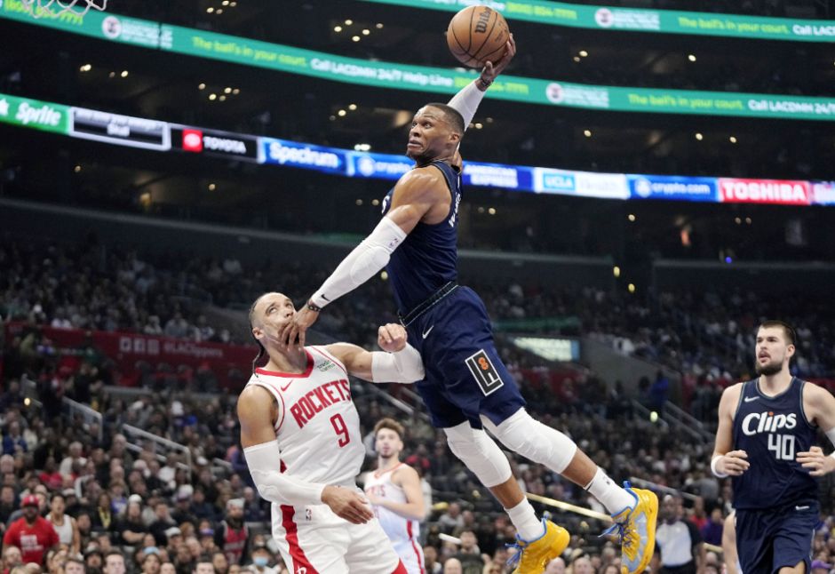 火箭战胜快船，保住季后赛资格