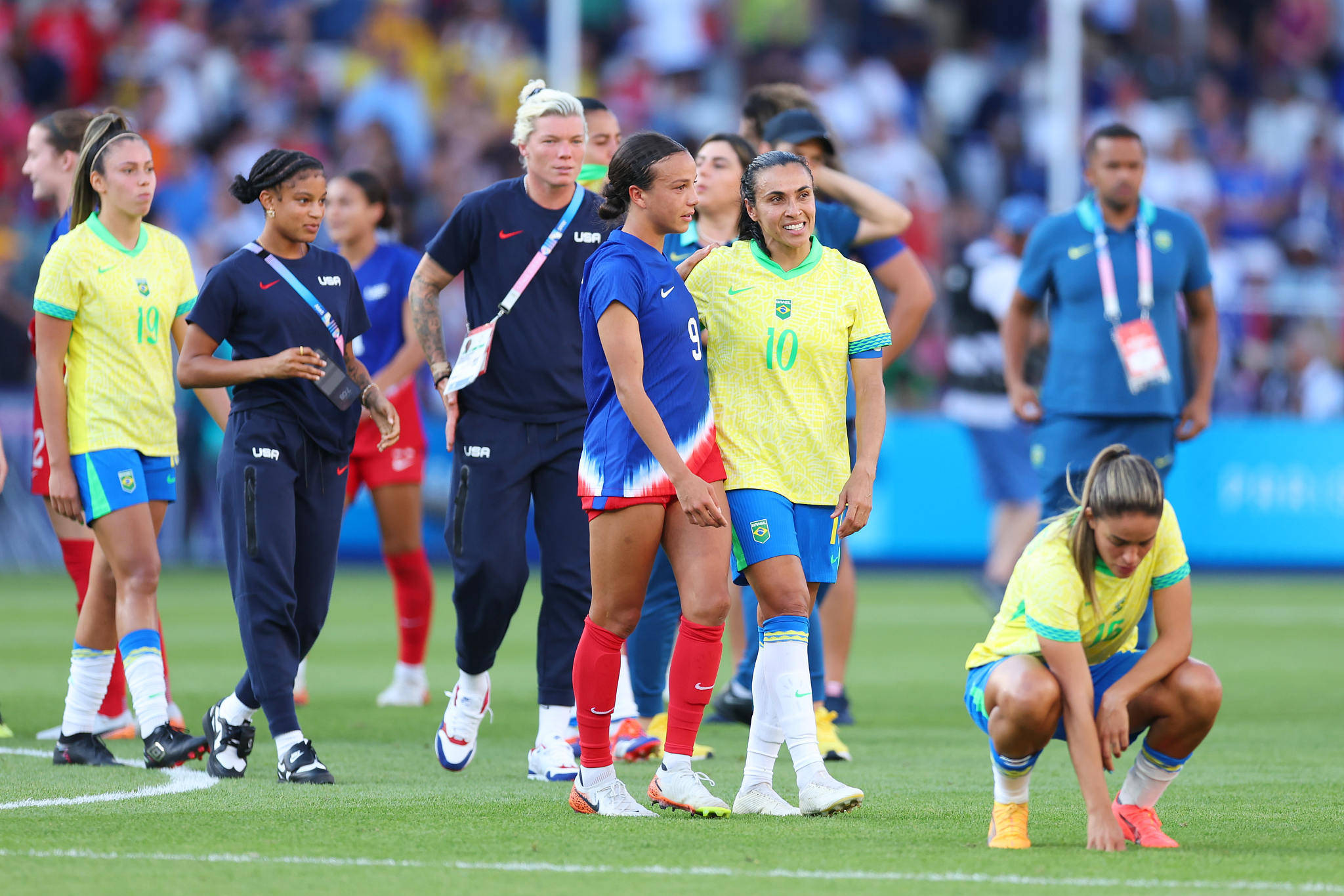 巴西女足前景堪忧，困难重重承担艰难抉择