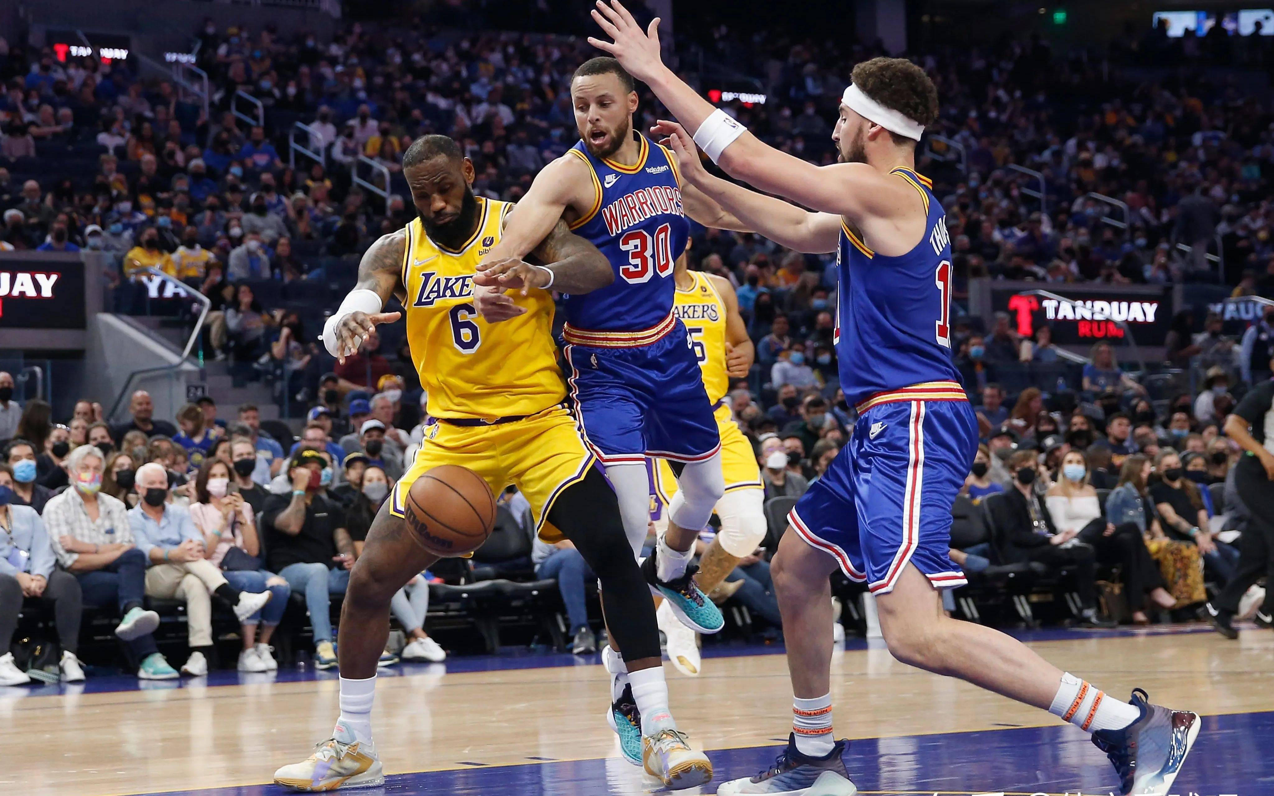 包含湖人队客场血洗鹈鹕，斩获四连胜的词条