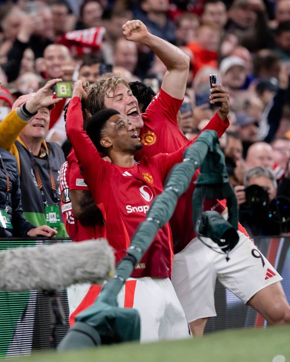 曼联逆转胜利，火线追赶领头羊