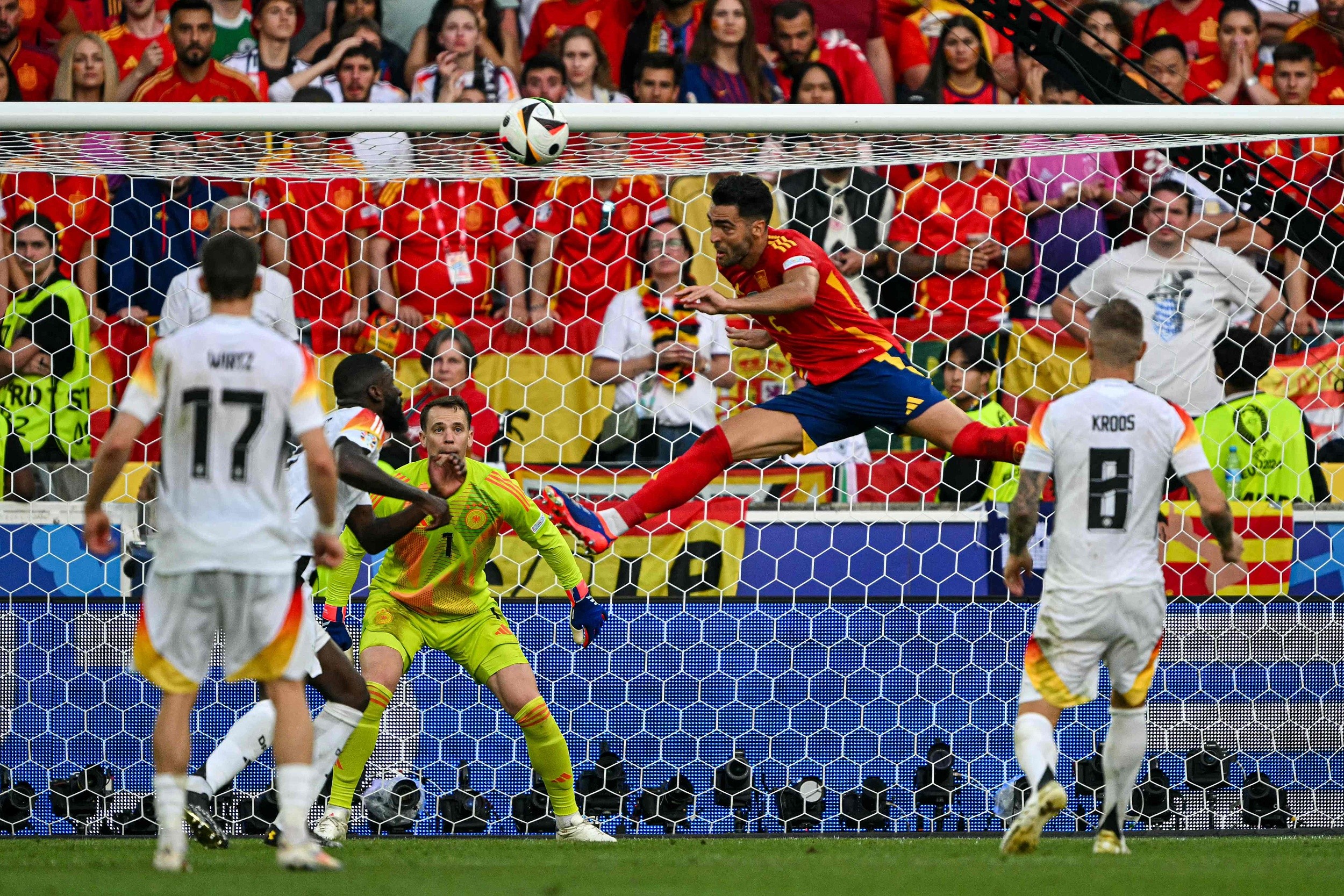 西班牙选手在男子篮球赛中大放异彩