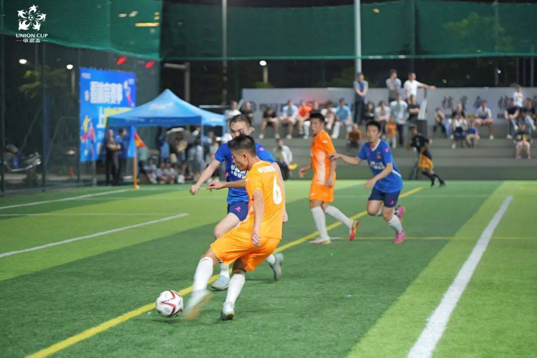 FB体育APP-足球比赛现场精彩纷呈，观众热情高涨不减