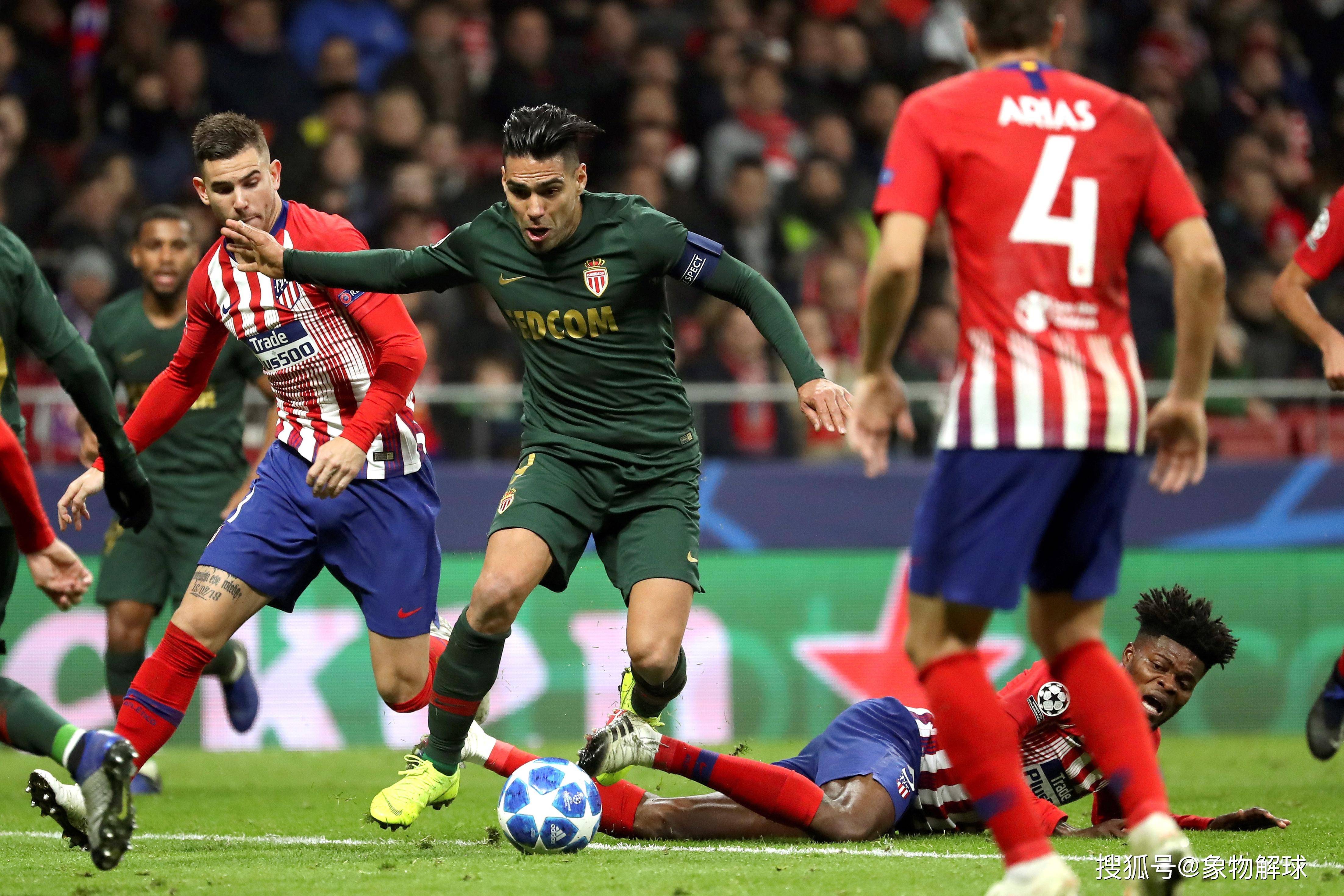 包含萨索洛在主场失利，积分滑落至第八位的词条