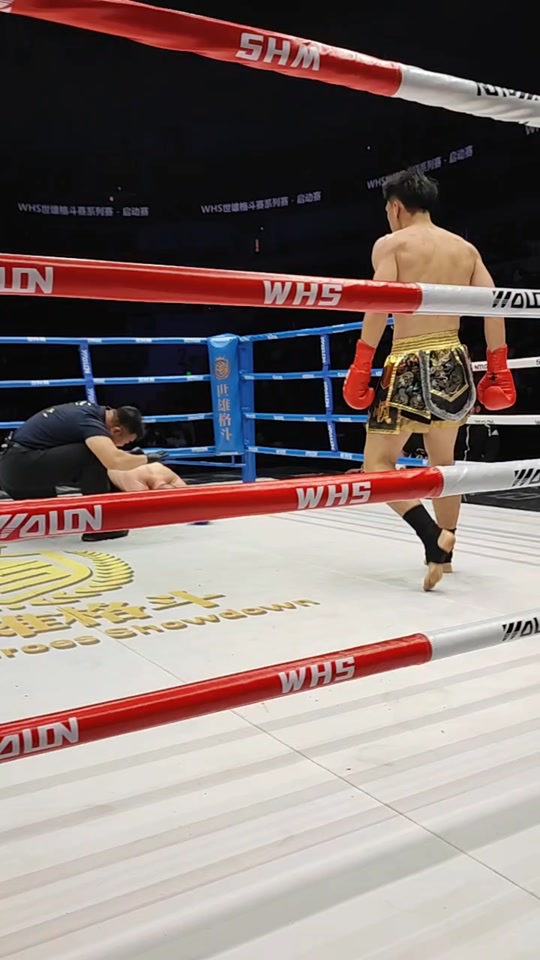 拳击赛场上掀起一波波热潮,谁能笑傲群雄? 拳击赛场上掀起一波波热潮,谁能笑傲群雄?