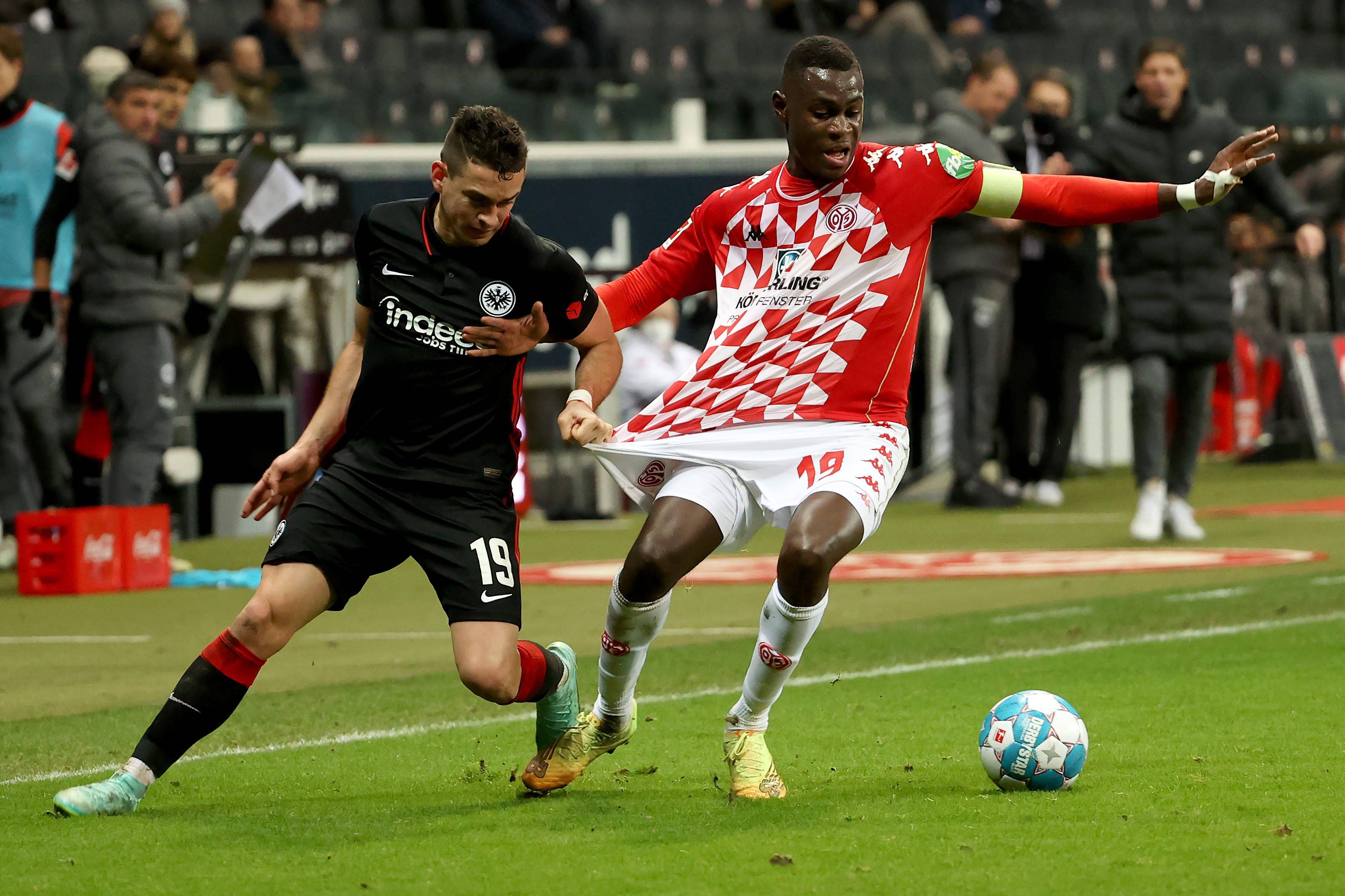 门兴格拉德巴赫取胜,稳居中游位置 门兴格拉德巴赫取胜,稳居中游位置