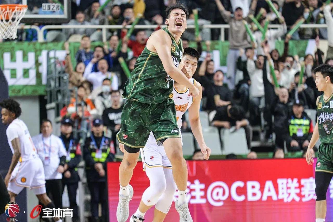 南京同曦男篮再胜江苏队，展示实力