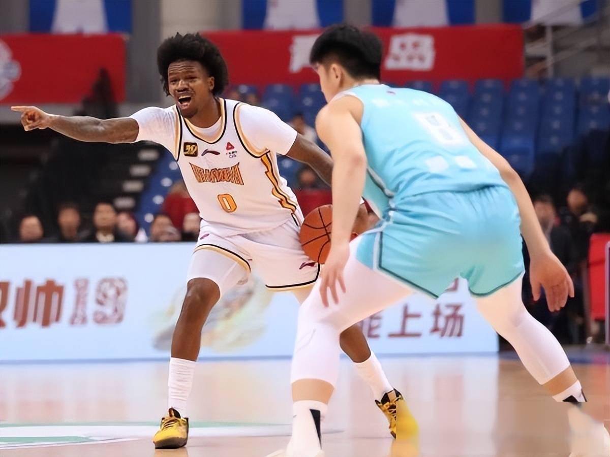 球队主帅怒斥球员不力,欲求变初见成效 球队主帅怒斥球员不力,欲求变初见成效