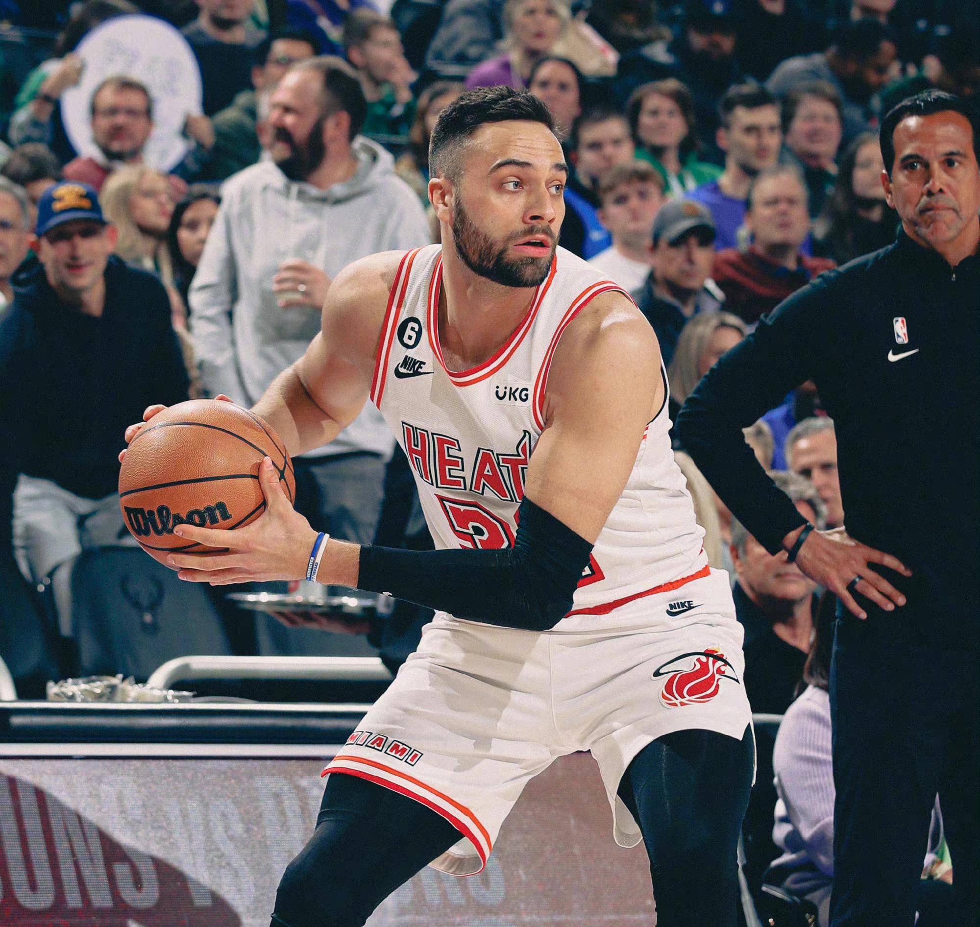 雄鹿击败热火，取得六连胜