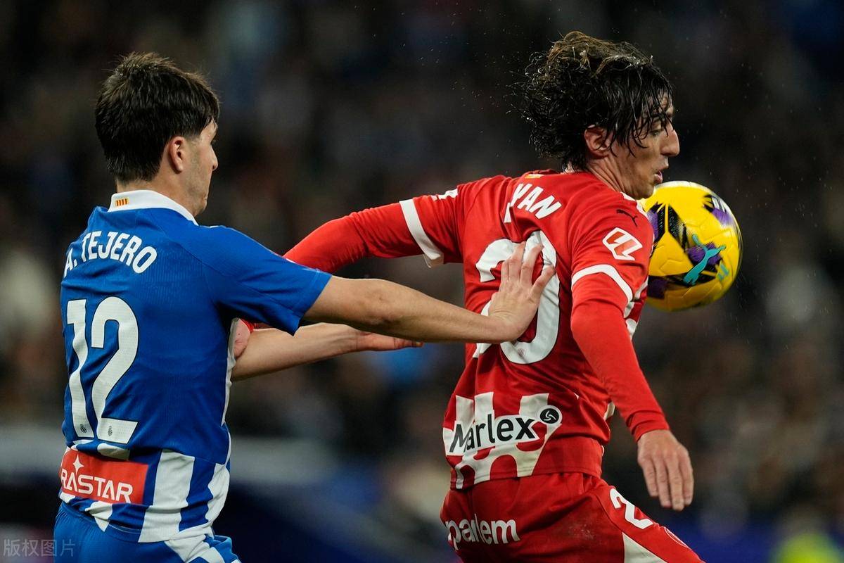 FB体育官网-球员进攻间接配合灵活组织攻势的简单介绍