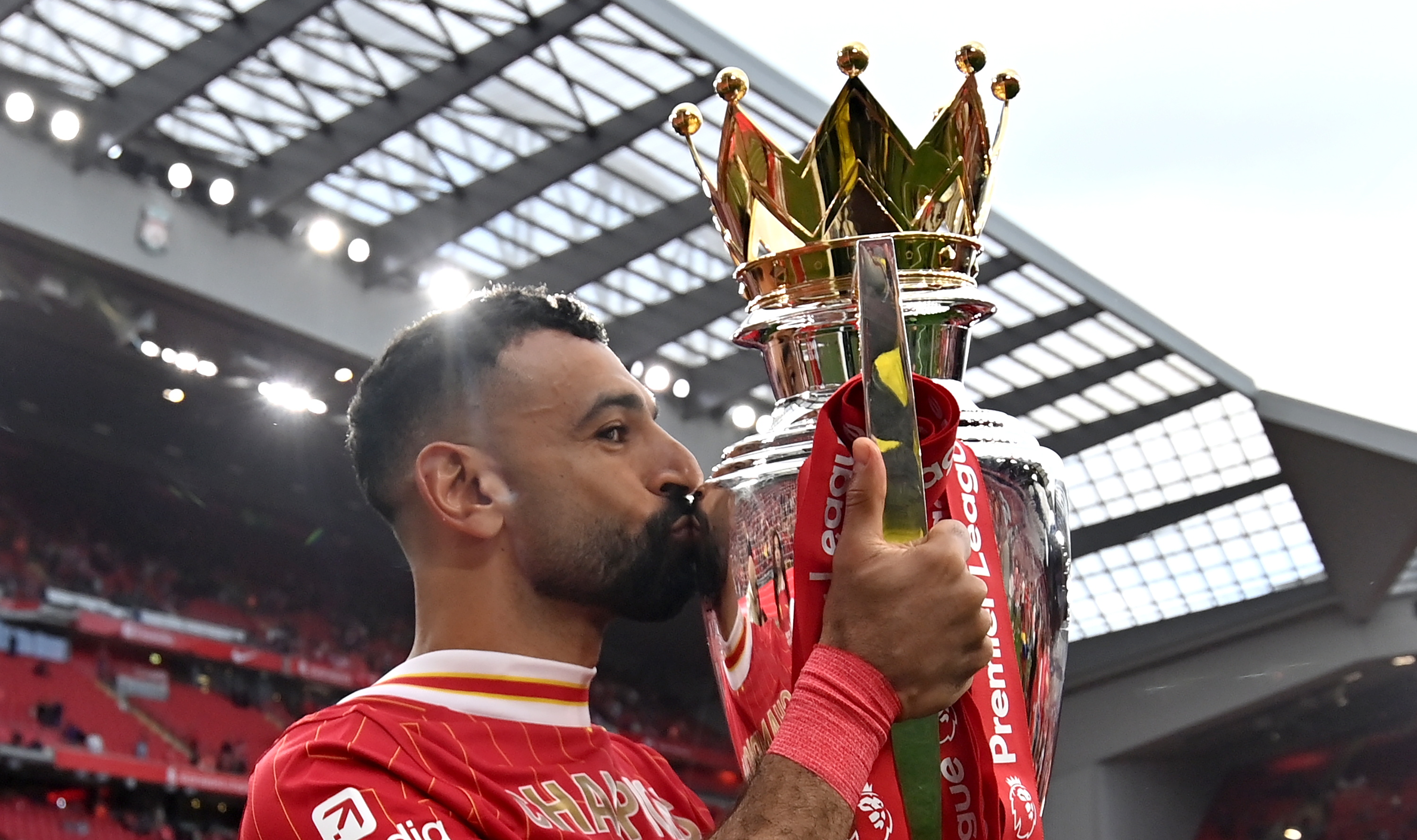 利物浦备战英超与国际大赛,迈向辉煌 利物浦备战英超与国际大赛,迈向辉煌