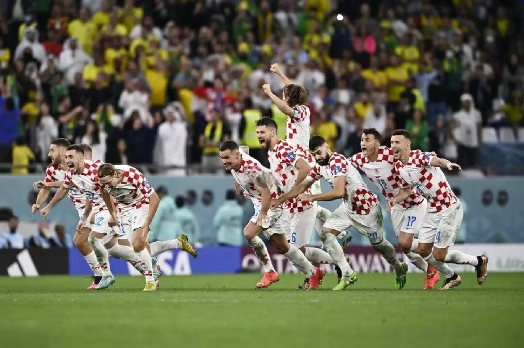 克罗地亚队员倾尽全力，涅槃重生晋级