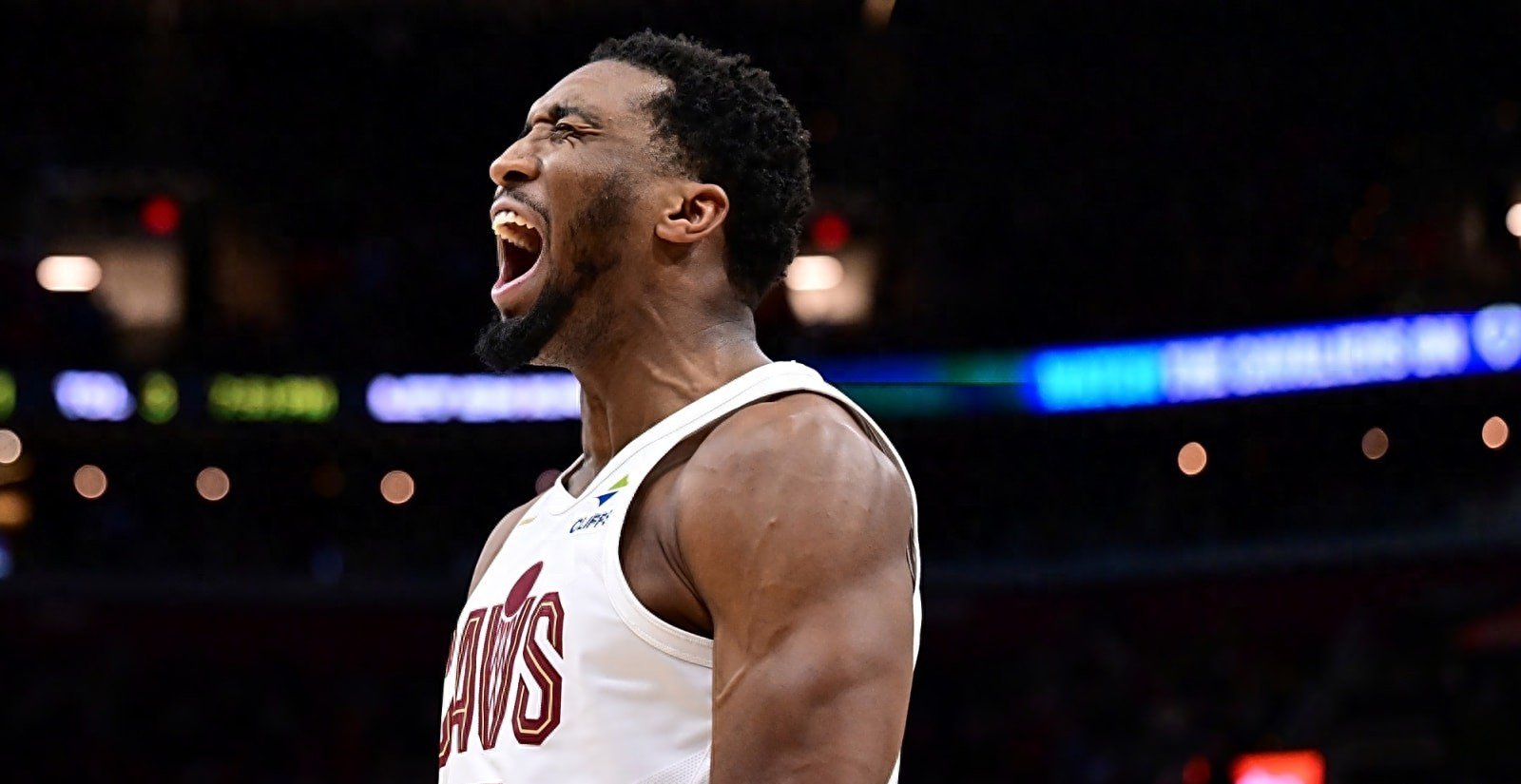 爵士轻松战胜骑士，米切尔领军拿下胜利