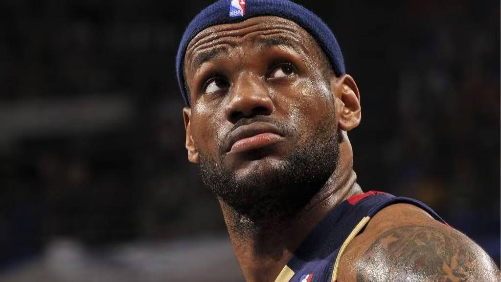 FB体育官网-詹姆斯表现火爆，骑士击败篮网