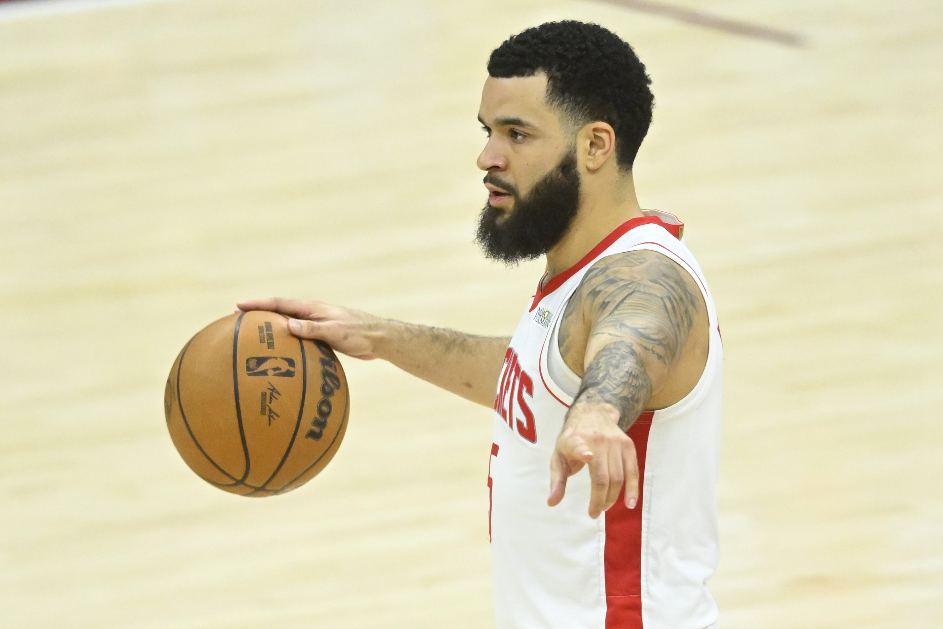 罗素三分绝杀，灰熊惜败火箭的简单介绍