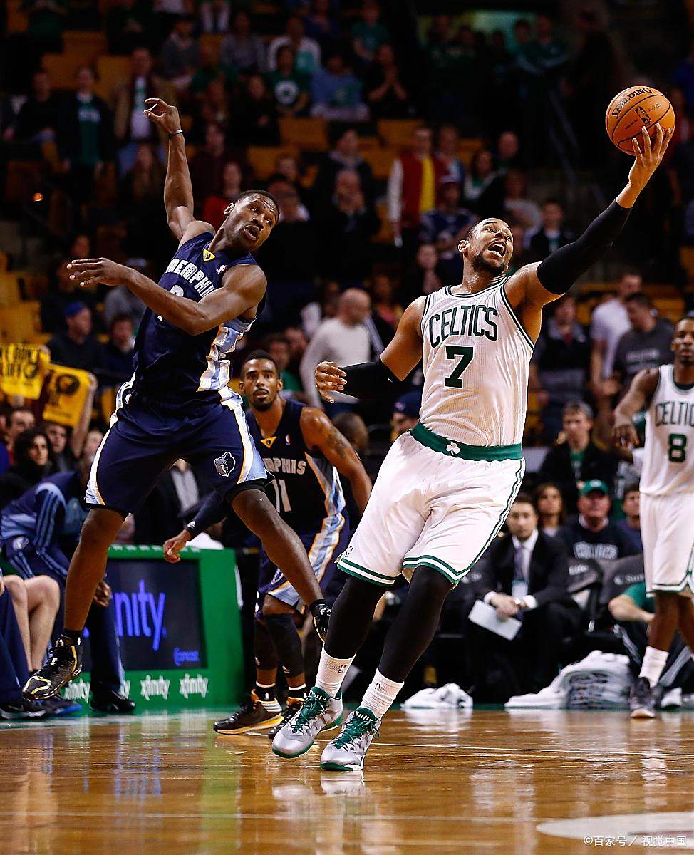 猛龙擒下凯尔特人,迎来胜利 猛龙擒下凯尔特人,迎来胜利