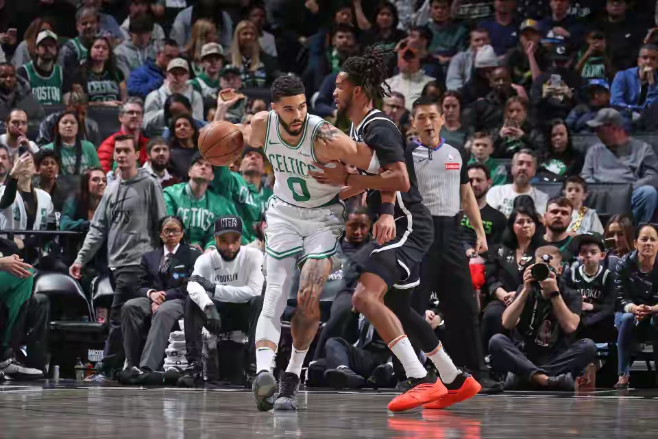 篮网客场击败凯尔特人,获得系列赛首胜 篮网客场击败凯尔特人,获得系列赛首胜