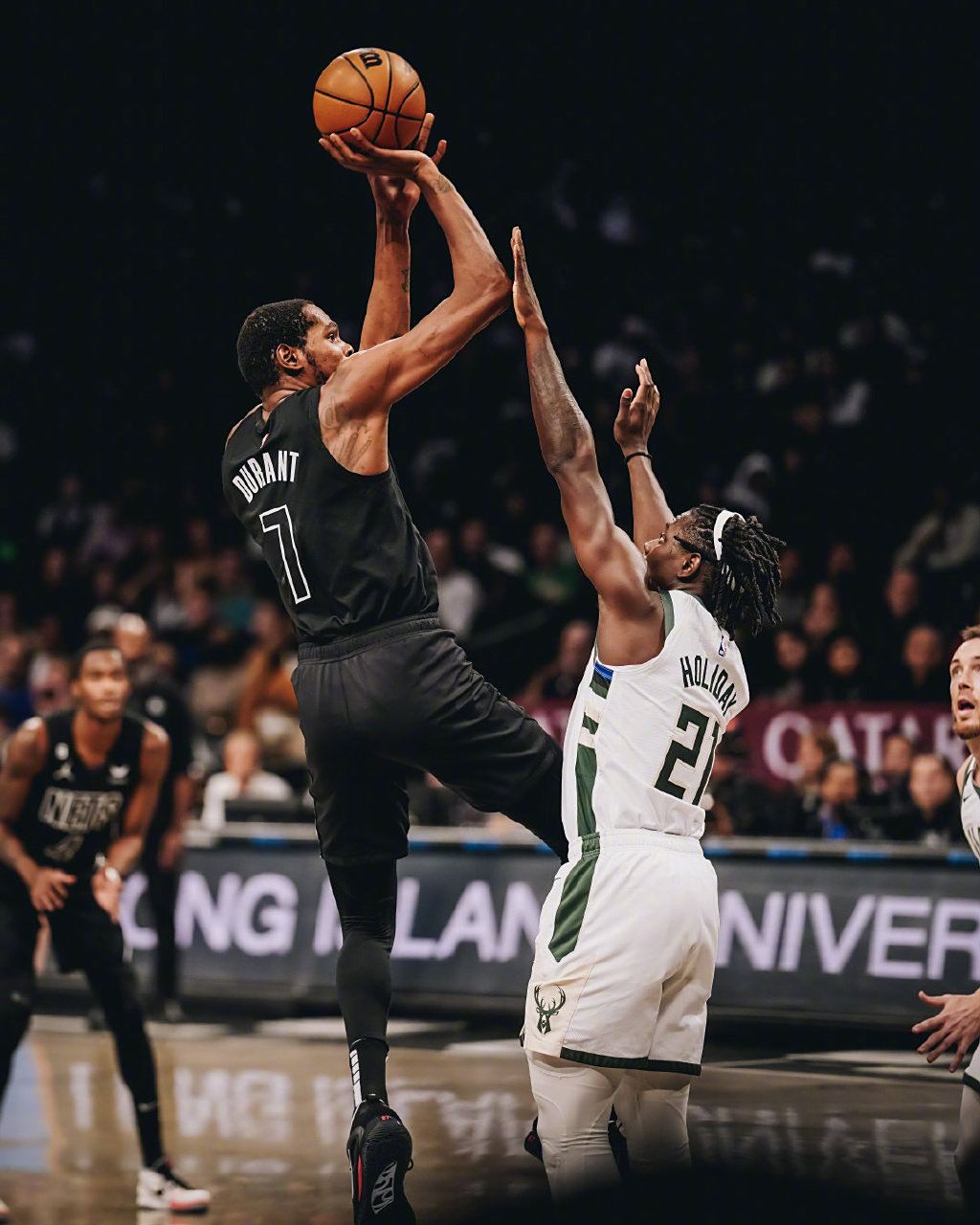 篮网全队奋起直追，负于雄鹿！