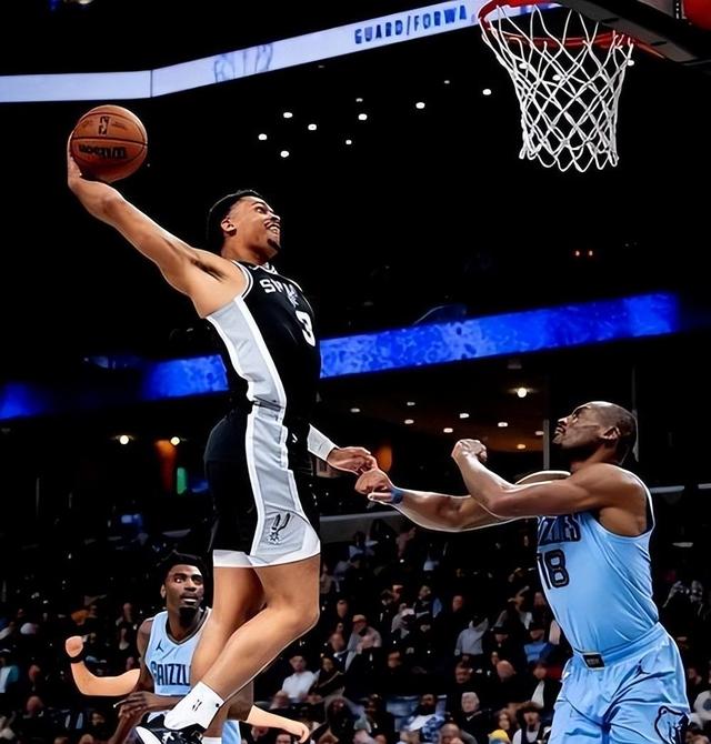 猛龙胜尼克斯,西亚卡姆22分包揽锁 猛龙胜尼克斯,西亚卡姆22分包揽锁