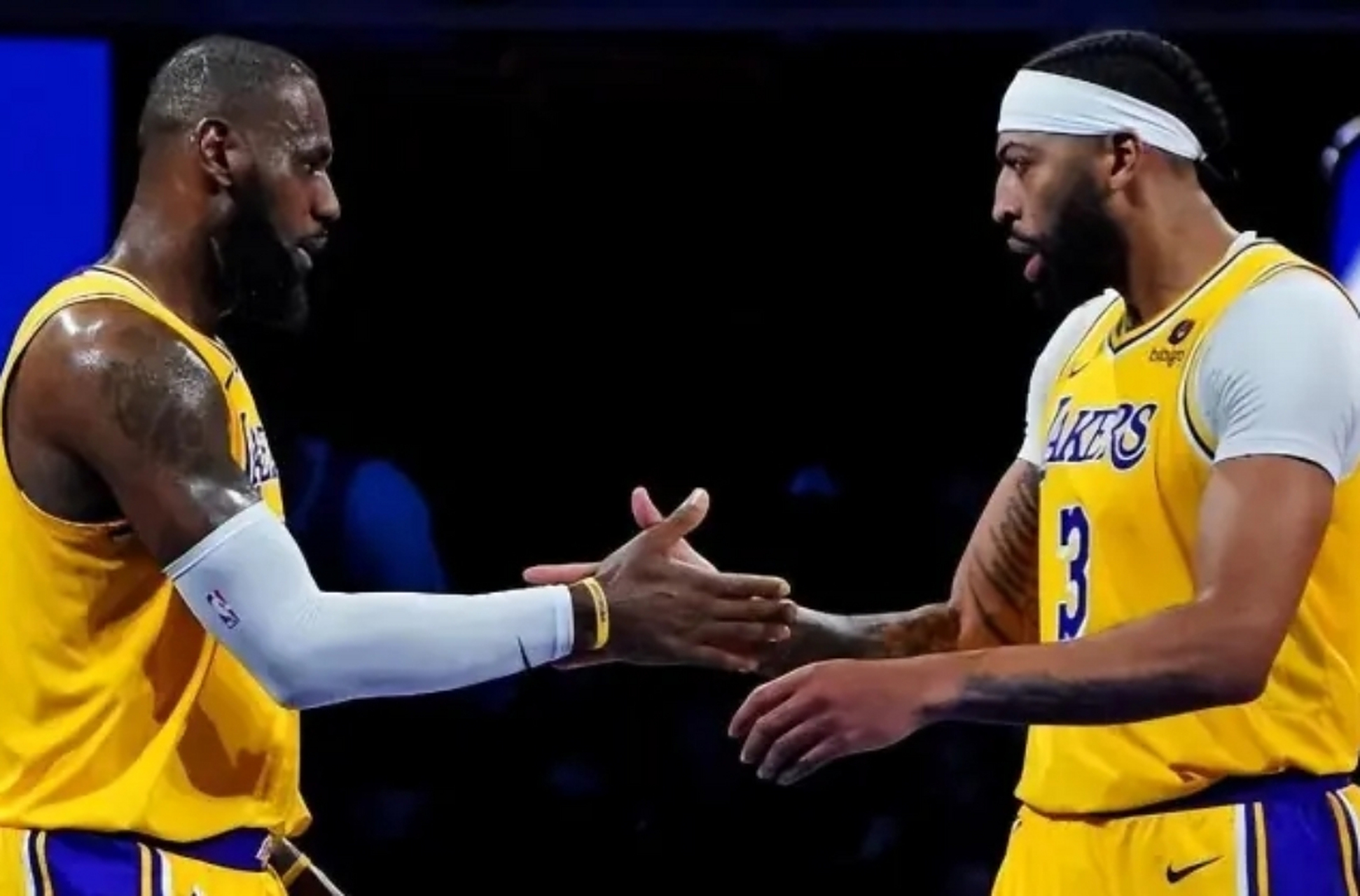 FB体育注册网址-关于火箭痛失复赛首场比赛，落后湖人的信息